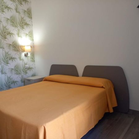 Hotel Ristorante Villa Terry 下卡斯泰卢乔 外观 照片