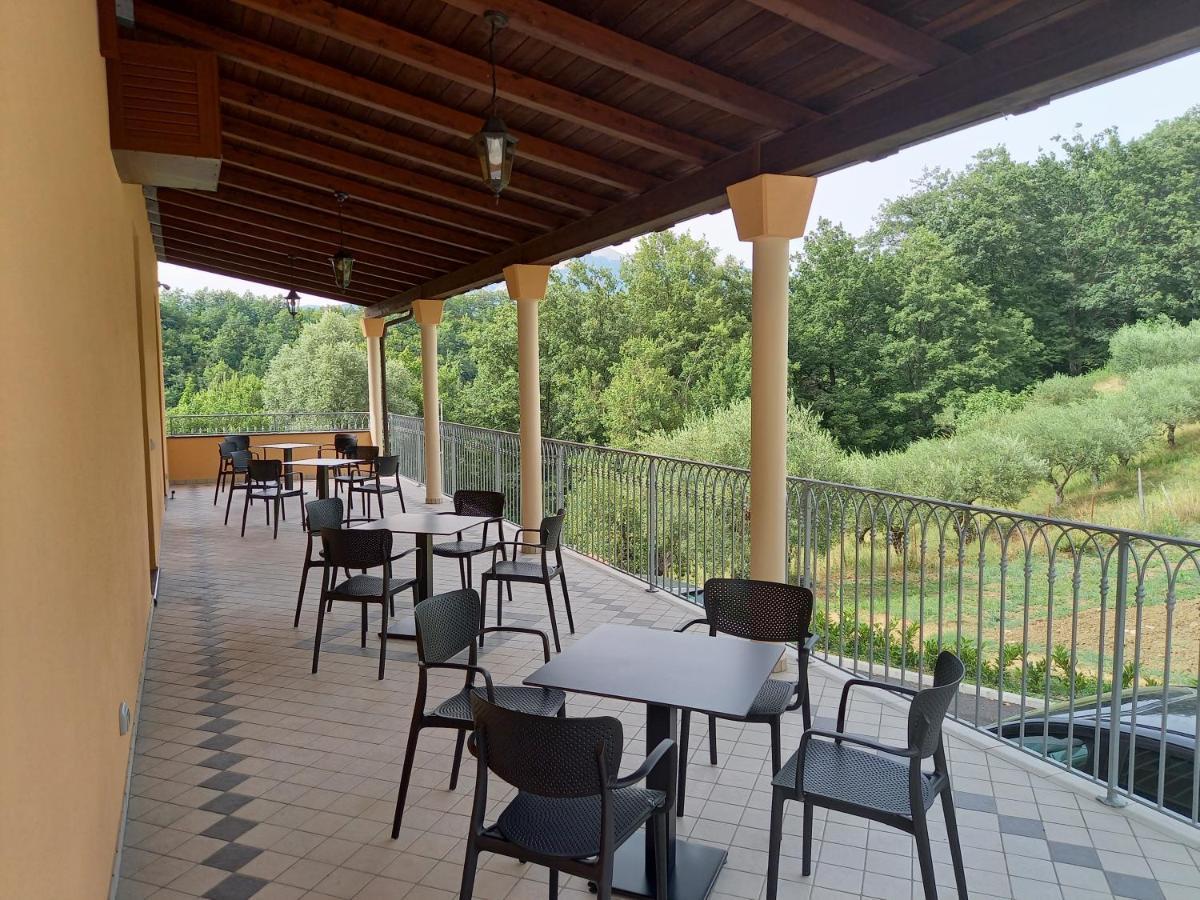 Hotel Ristorante Villa Terry 下卡斯泰卢乔 外观 照片
