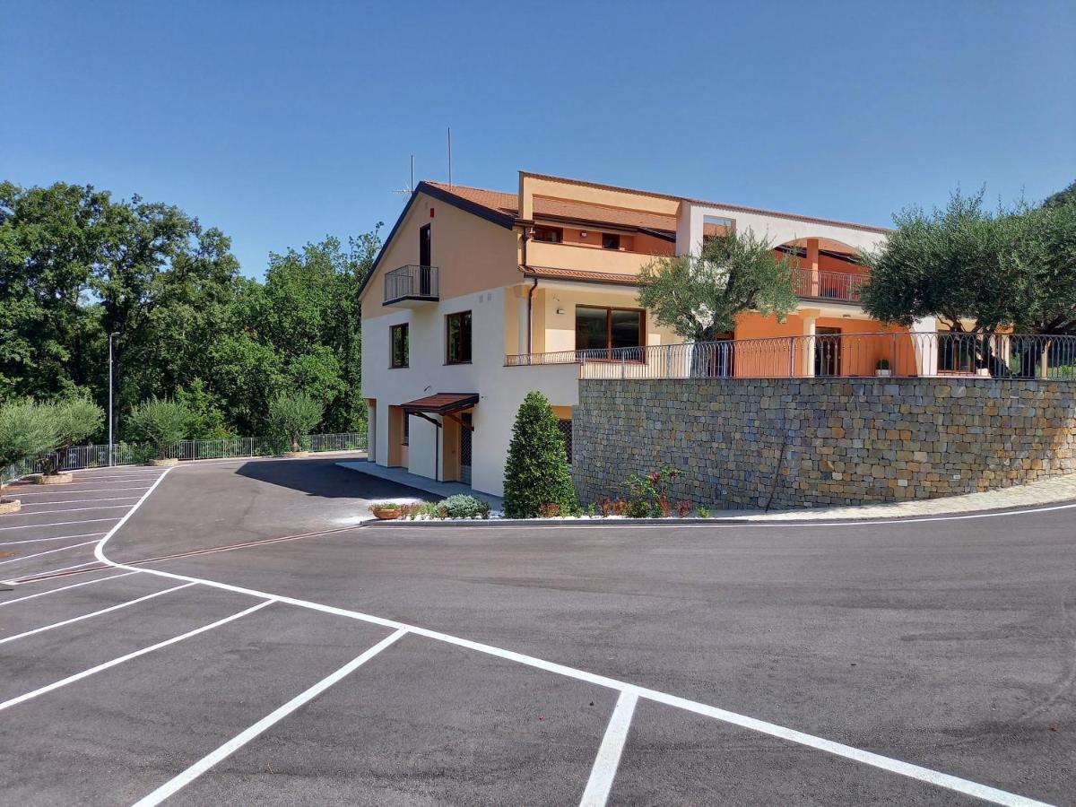 Hotel Ristorante Villa Terry 下卡斯泰卢乔 外观 照片