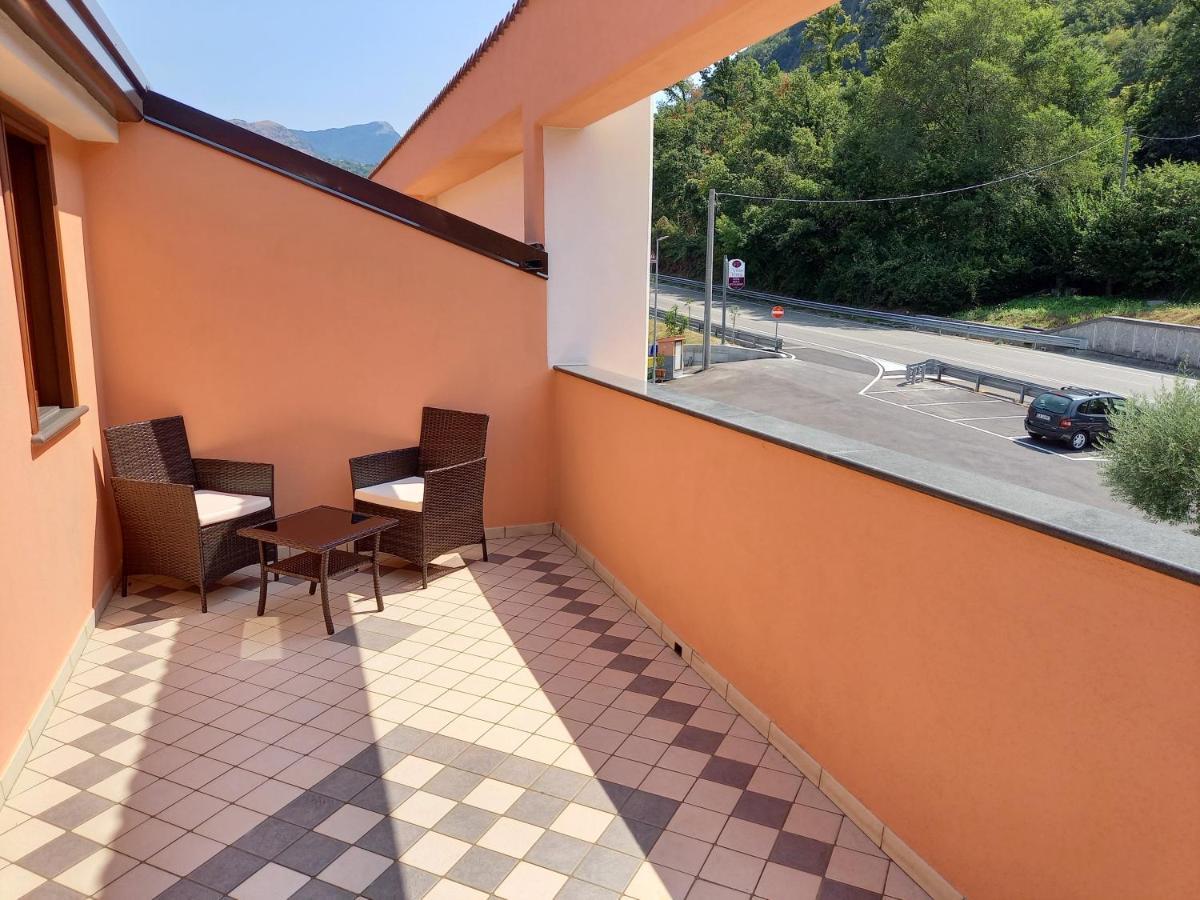 Hotel Ristorante Villa Terry 下卡斯泰卢乔 外观 照片