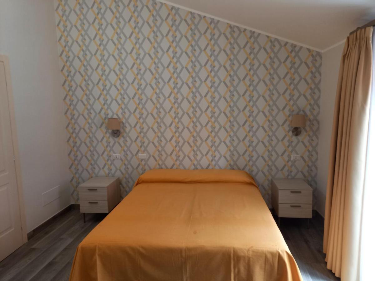 Hotel Ristorante Villa Terry 下卡斯泰卢乔 外观 照片