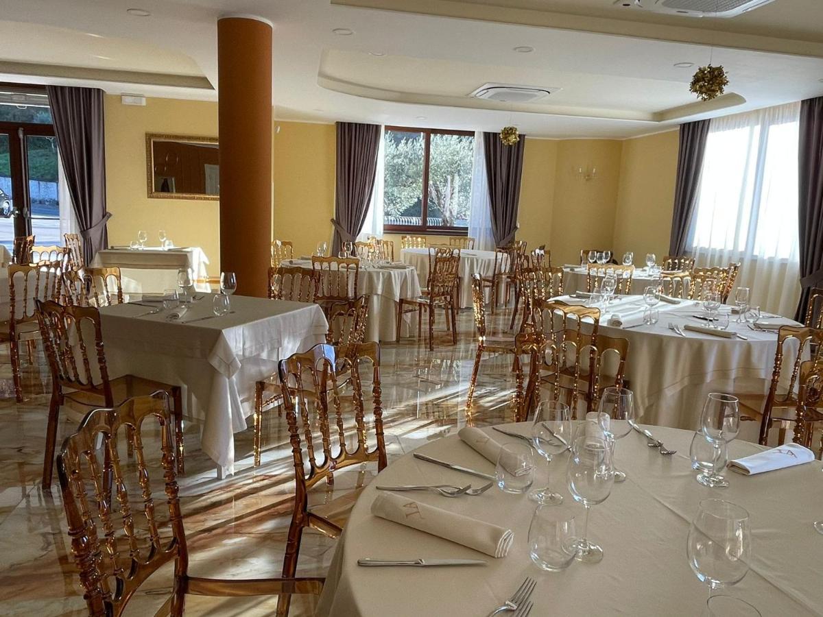 Hotel Ristorante Villa Terry 下卡斯泰卢乔 外观 照片