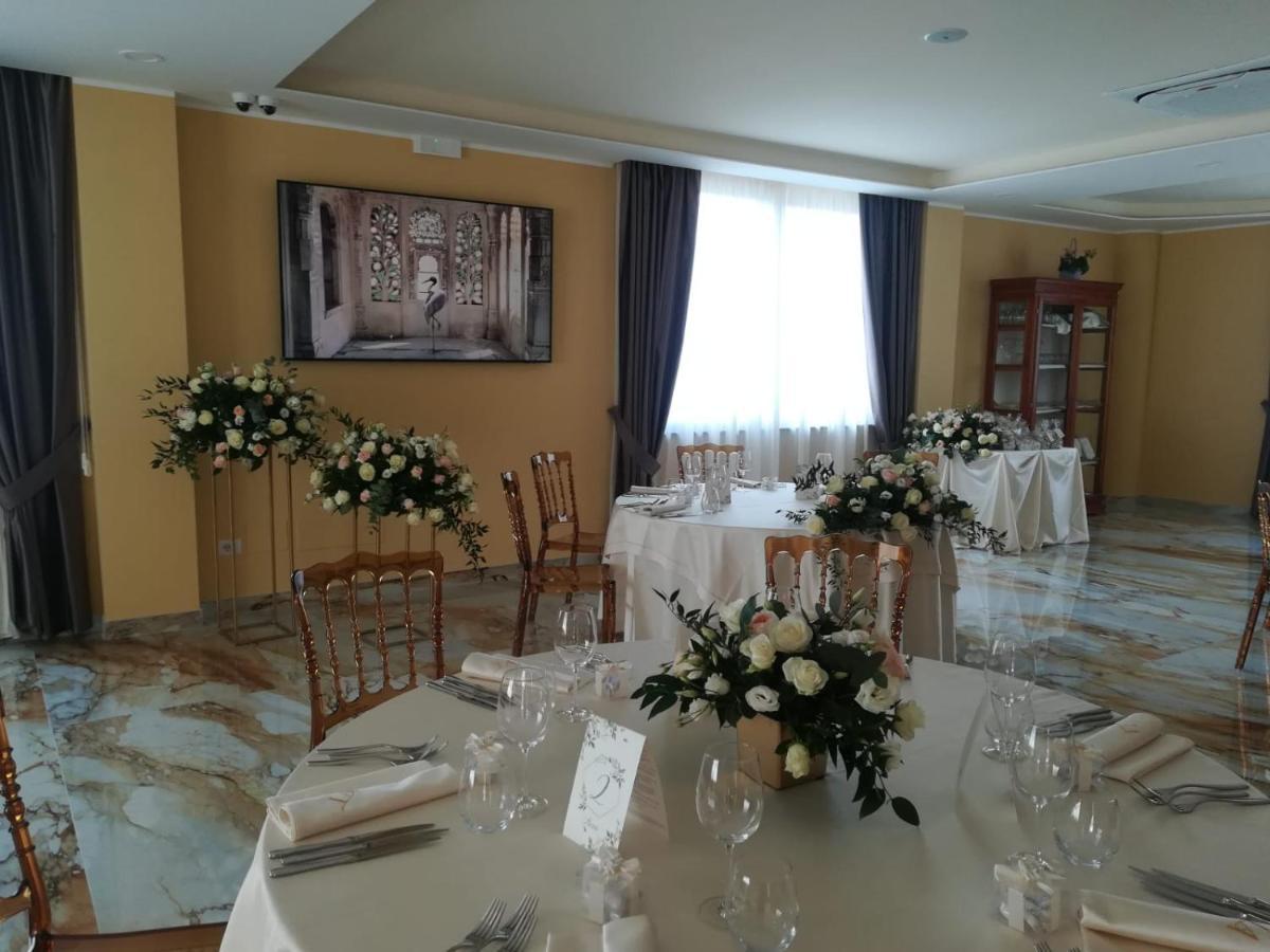 Hotel Ristorante Villa Terry 下卡斯泰卢乔 外观 照片