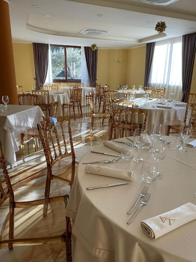 Hotel Ristorante Villa Terry 下卡斯泰卢乔 外观 照片