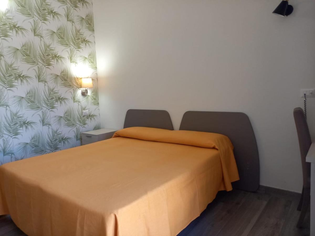 Hotel Ristorante Villa Terry 下卡斯泰卢乔 外观 照片