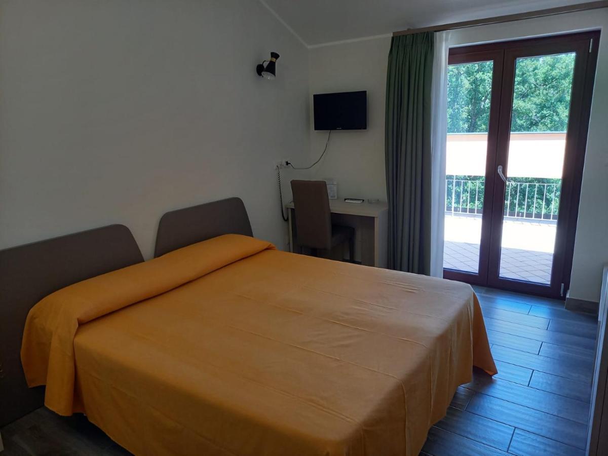 Hotel Ristorante Villa Terry 下卡斯泰卢乔 外观 照片