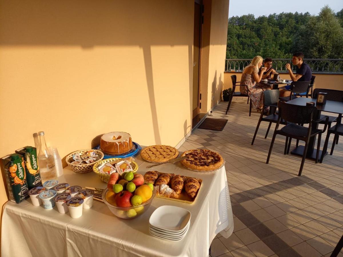 Hotel Ristorante Villa Terry 下卡斯泰卢乔 外观 照片