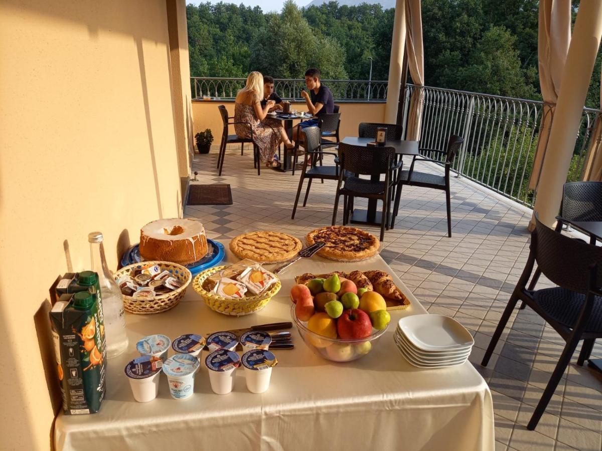Hotel Ristorante Villa Terry 下卡斯泰卢乔 外观 照片